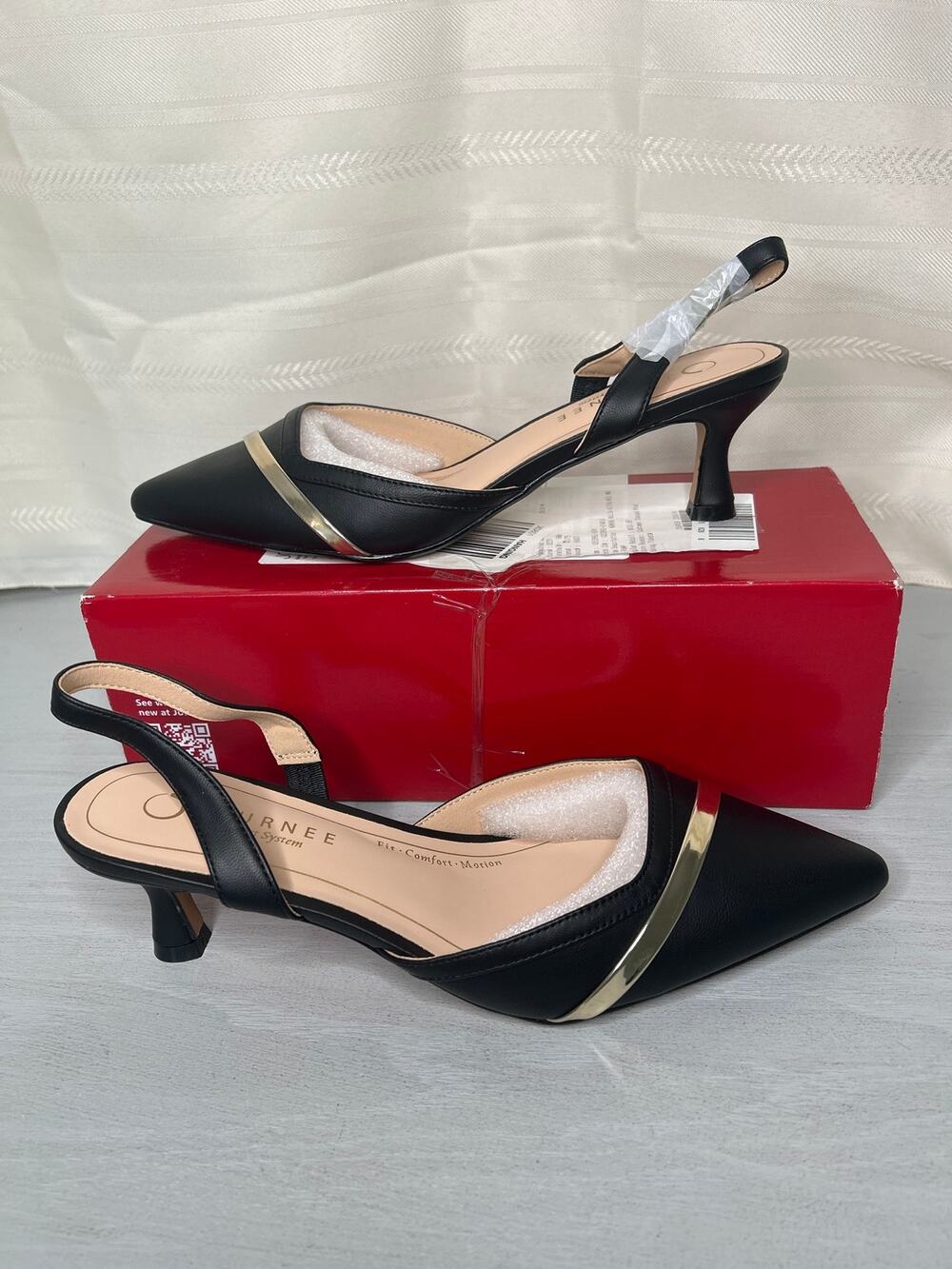 Journee Collection Nellia Slingback Kitten Heel Pumps Black Size 9.5W